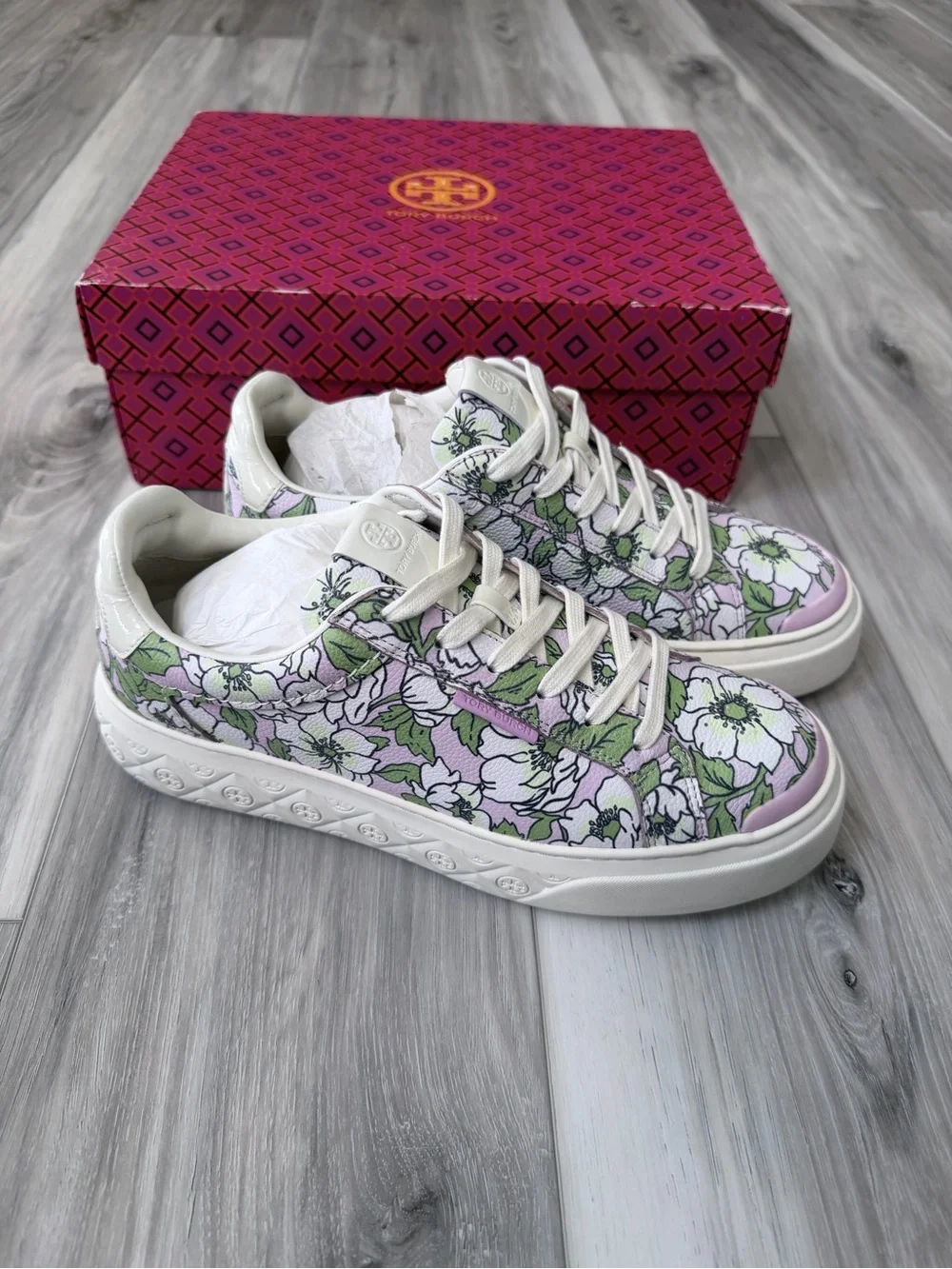 Tory Burch Ladybug Floral Leather Sneakers Purple Flowers Size 9